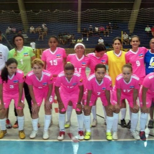 Equipe de futebol feminino confirma boa fase
