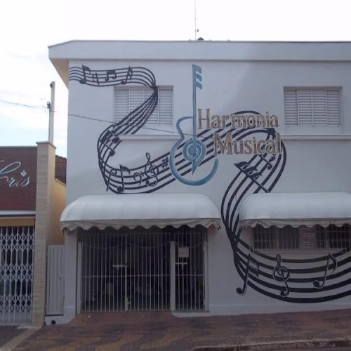 Escola Harmonia Musical completou um mês de funcionamento