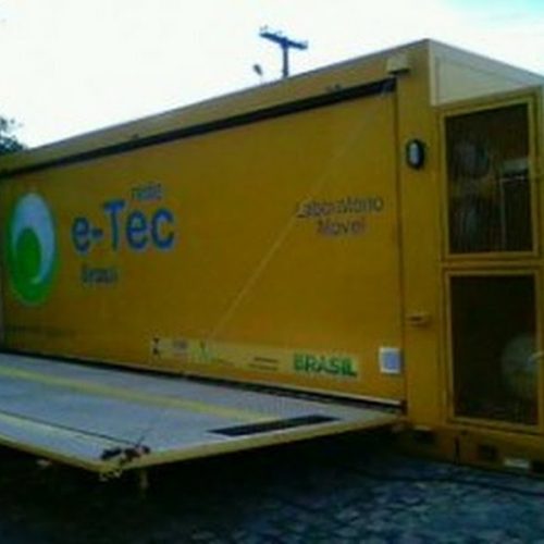 Carretas vão servir de laboratórios móveis para curso técnicos EAD
