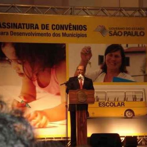 Liberados R$ 162 milhões para creches e ônibus escolares a 217 municípios