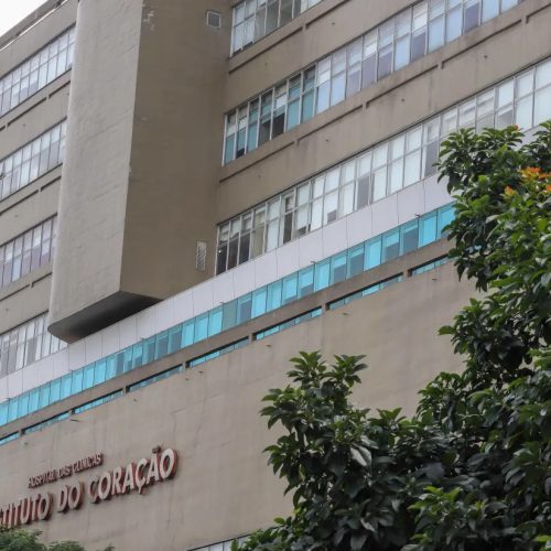 Fogo atinge prédio do InCor em São Paulo e mobiliza bombeiros