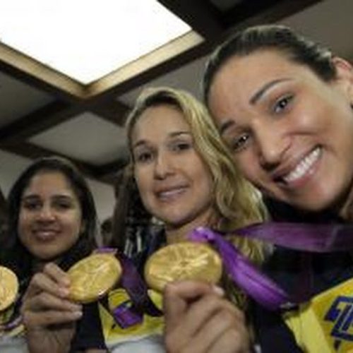 SP recebe as meninas de ouro do vôlei
