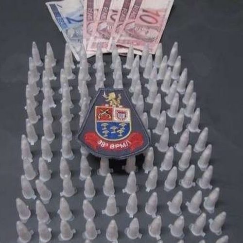 PM encontra 120 eppendorfs contendo cocaína com adolescente no Cristo Redentor
