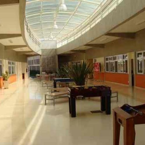 Prefeito e diretora do Departamento de Educação visitam escola do Sesi