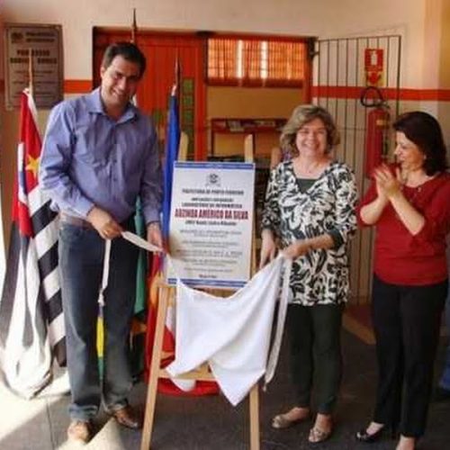 Administração Municipal entrega laboratório de informática em escola