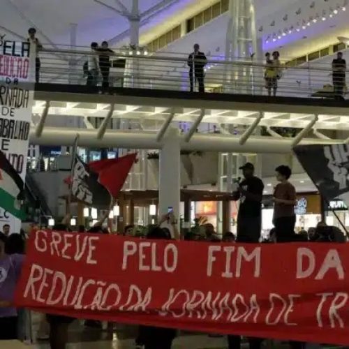 Protesto em shopping chama atenção pelo fim da escala 6×1