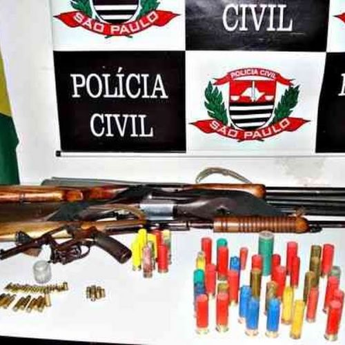 Polícia Civil apreende armas e descobre fábrica de CDs piratas em Pirassununga