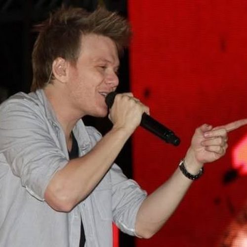 Michel Teló volta a Leme e se apresenta na Festa do Peão 2012