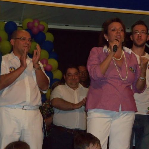 Renata Braga participa de reunião no Jardim Centenário II