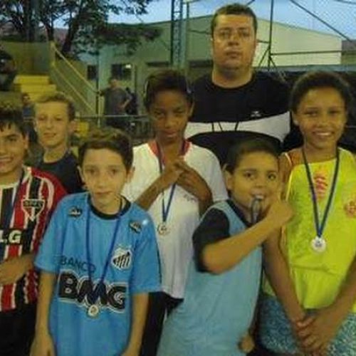 Projeto Garoto e Garota Nota 10 entrega medalhas aos alunos destaques