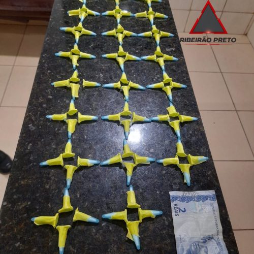 Homem é preso por tráfico de drogas em São Carlos após tentar esconder entorpecentes