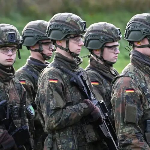Alemanha aprova alistamento militar obrigatório para homens