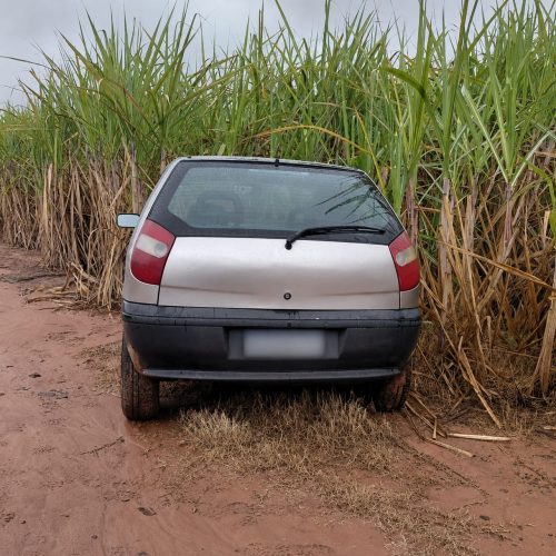 Veículo roubado é recuperado pela Polícia Militar em estrada rural de Descalvado