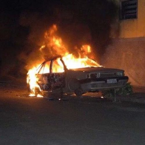 Leme tem creche, ônibus e veículos incendiados
