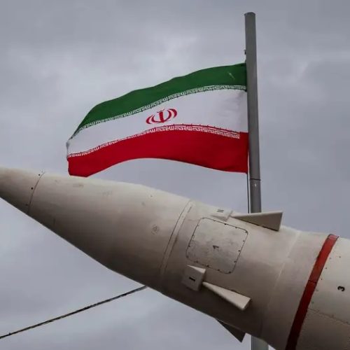 Irã mantém ataques e expõe limites de ofensiva dos EUA e Israel