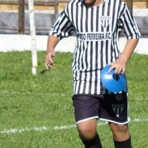 Atletas de futebol do sub 11 do PFFC são campeões em torneio em Leme