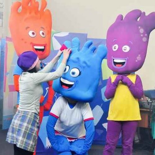 Peça teatral “Espia, tem tesouro aí!” é atração para alunos do ensino público