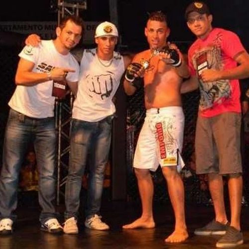 Atleta ferreirense estreia com vitória em evento de MMA
