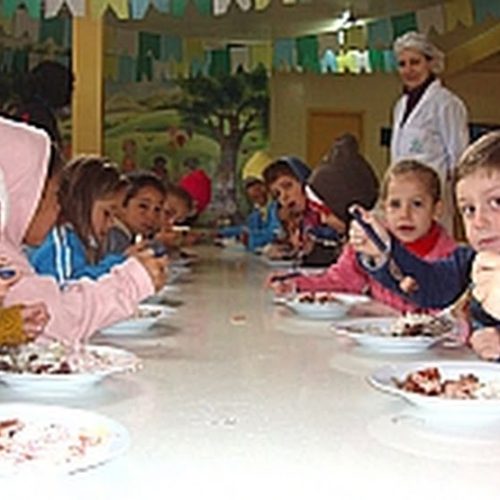 Projeto assegura ao professor direito à merenda escolar