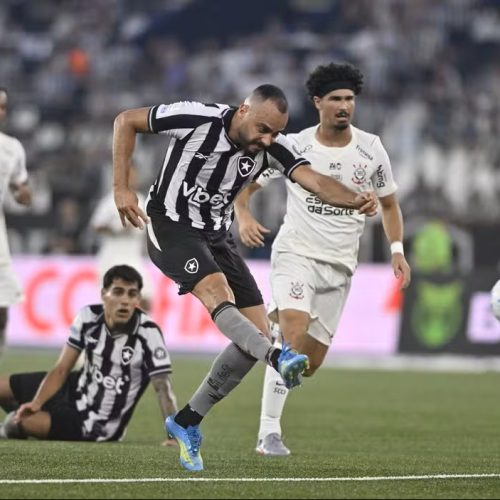 Botafogo vence o Corinthians por 3 a 1 e reage após eliminação