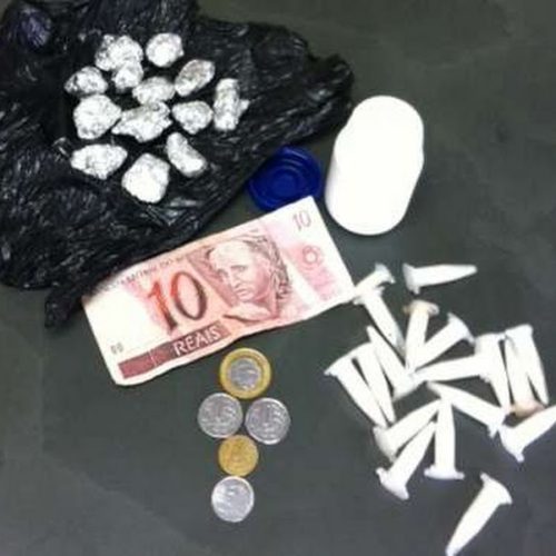 Polícia apreende entorpecentes localizados no bairro Cristo Redentor