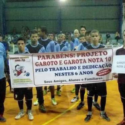 Projeto Garoto e Garota Nota 10 participa da abertura do Municipal de Futsal