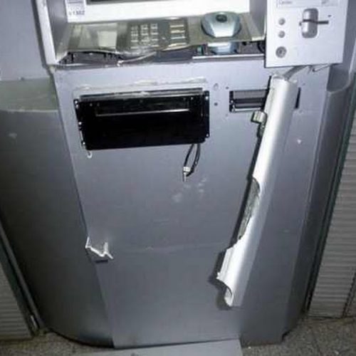 Leme: Ladrões tentam furtar caixa eletrônico de agência bancária