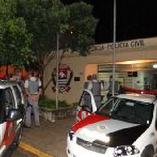 Descalvado: PM é recebida a pedradas e garrafadas ao atender ocorrência