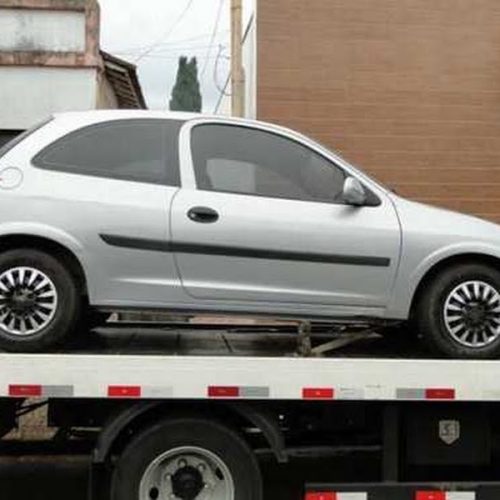 Carro roubado em Porto Ferreira é abandonado em Leme