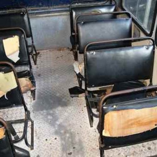 Ônibus escolar depredado pelos próprios estudantes é retirado de circulação
