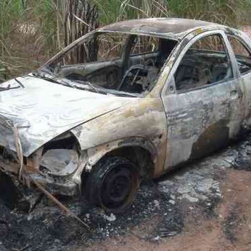 Mais um carro produto de roubo é localizado incendiado na zona rural da cidade