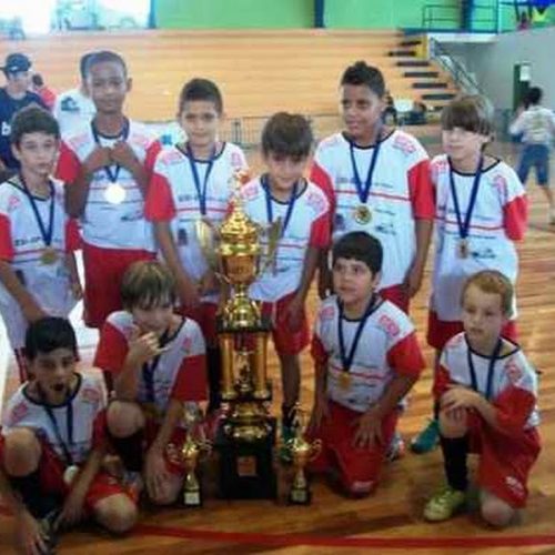 Equipes de Porto Ferreira vão bem na Copa Sesi de Futsal