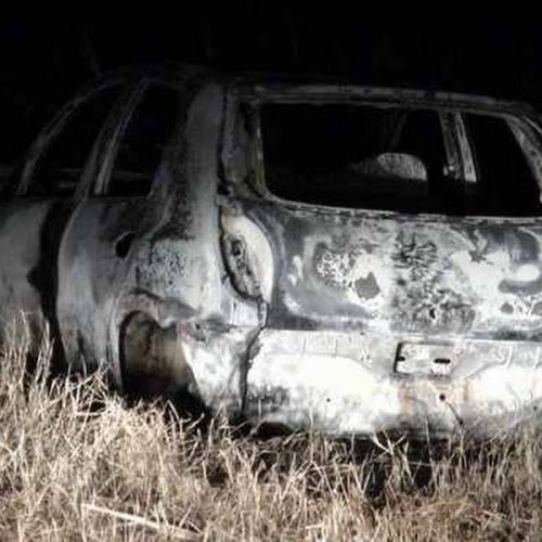 Veículo roubado é localizado incendiado na estrada da “51”