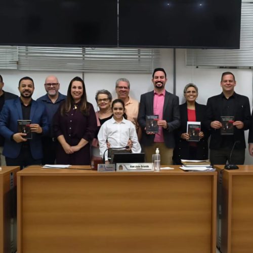 Marco Ponciano recebe Moção de Aplauso na Câmara de Porto Ferreira pelo lançamento de seu 4º livro