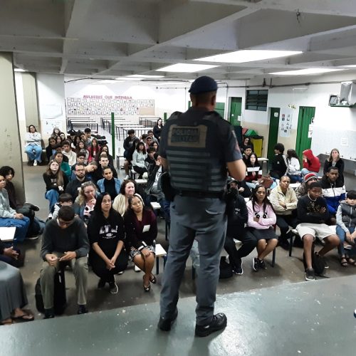 Polícia Militar promove palestra sobre convivência escolar e preservação do patrimônio em Porto Ferreira