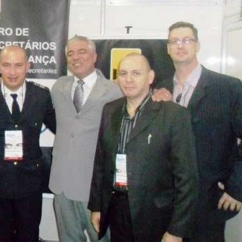 Representantes da Guarda Civil Municipal participam de feira de segurança