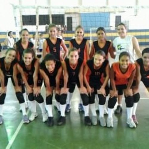 Equipe feminina infantil de vôlei vence mais uma pela APV