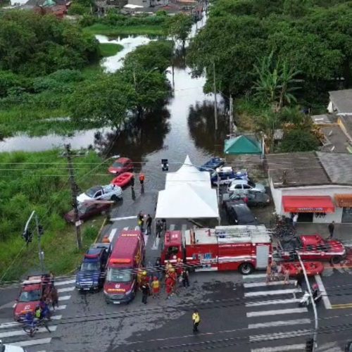 Peruíbe decreta emergência após temporal deixar cidade alagada
