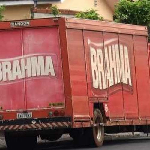 Rapaz é preso em flagrante de furto de fardos de bebidas