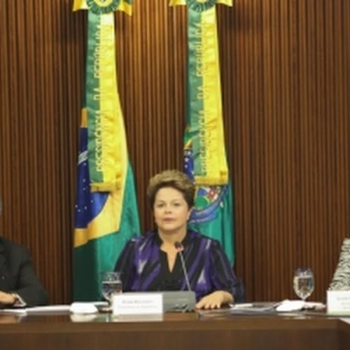 Dilma propõe plebiscito para Constituinte da reforma política