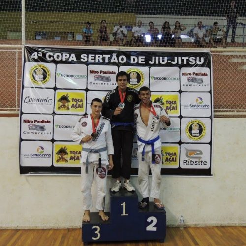 Lutadores de Jiu-Jitsu conquistam medalhas em Sertãozinho