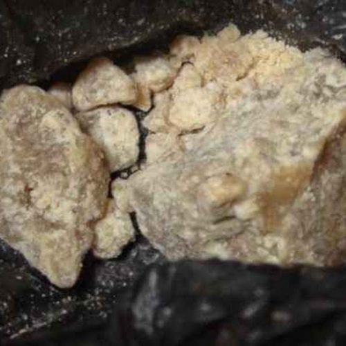 PM localiza entorpecentes e material para embalagem de drogas