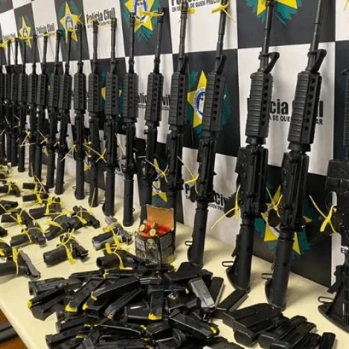Brasil tem aumento de 30% na apreensão de armamento militar e desvio por policiais é investigado