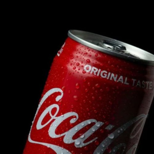 Coca-Cola lançará versão com açúcar de cana nos EUA após fala de Trump