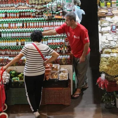 Custo Brasil equivale a 20% do PIB e compromete a competitividade da indústria, aponta CNI