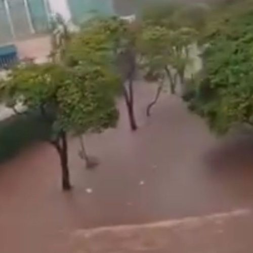 Avenida Francisco Junqueira fica alagada e assusta moradores em Ribeirão Preto