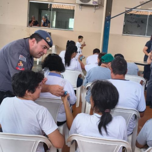 Polícia Militar promove páscoa solidária com alunos da APAE em Descalvado