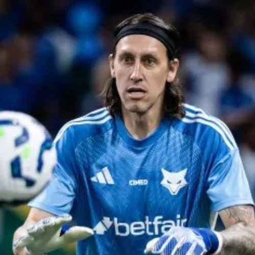 Cássio critica arbitragem e diz que Cruzeiro jogou “contra 12” em derrota para o Santos