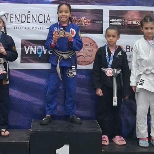 Lorrayne atleta de Santa Rita do Passa Quatro conquista segundo lugar no Limeira Jiu-Jitsu Open