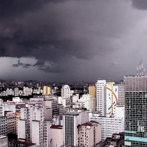 Inmet emite alerta laranja para tempestades no Centro-Sul do país